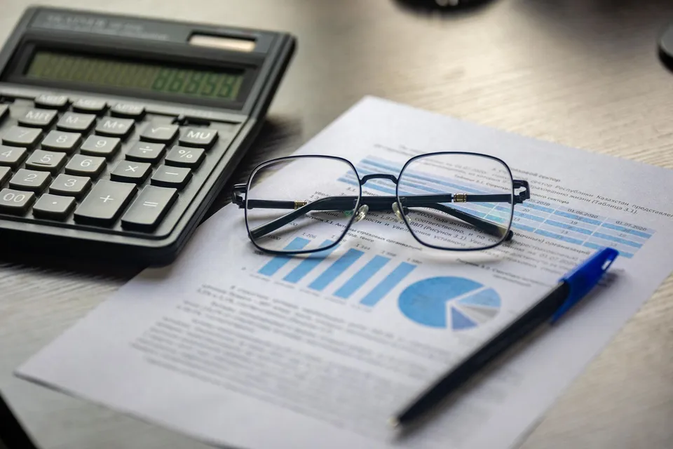 Calculatrice, graphiques et documents financiers